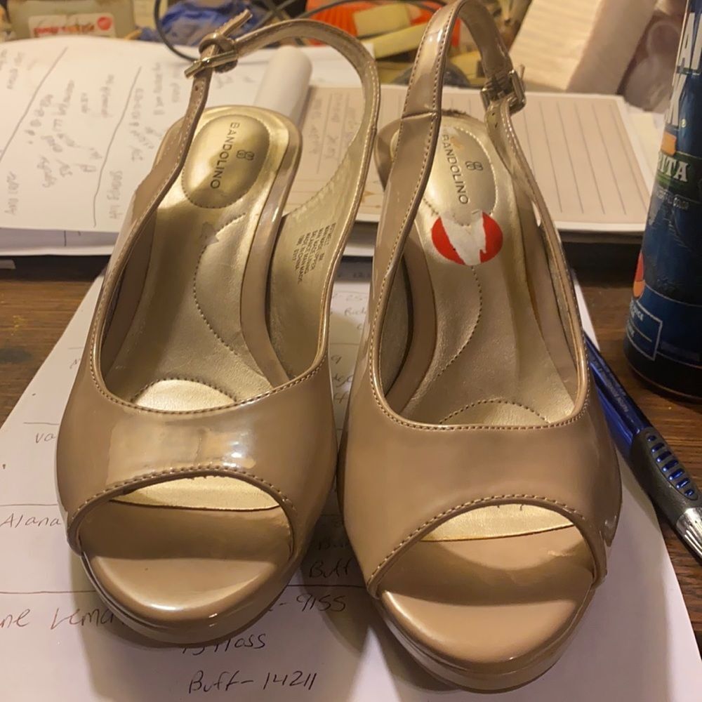 Bandolino tan slog back heels sz. 6M